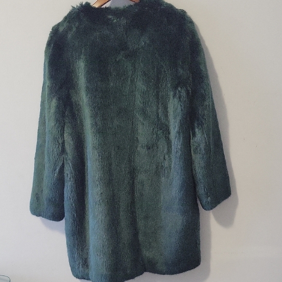 Elegant Green Faux Fur Coat - Picture 2 of 4